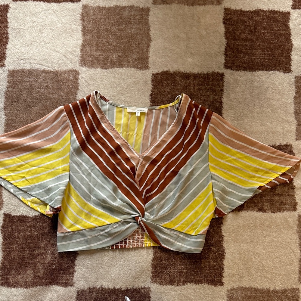 June & Hudson Multicolor V-Neck Twist Crop Top